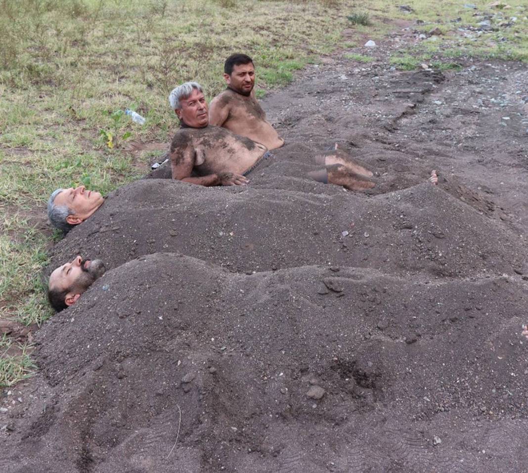 Hava sıcaklığı 30 derece olunca kendilerini gömdüler! Meğer nedeni çok başkaymış 2